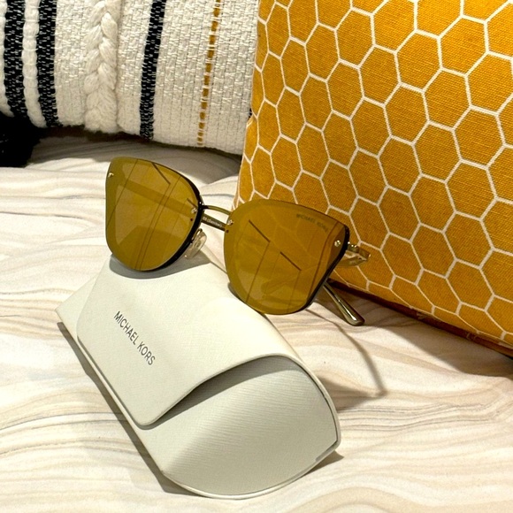 Michael Kors Accessories - Michael Kors sunglasses mk2068 (Sanibel)